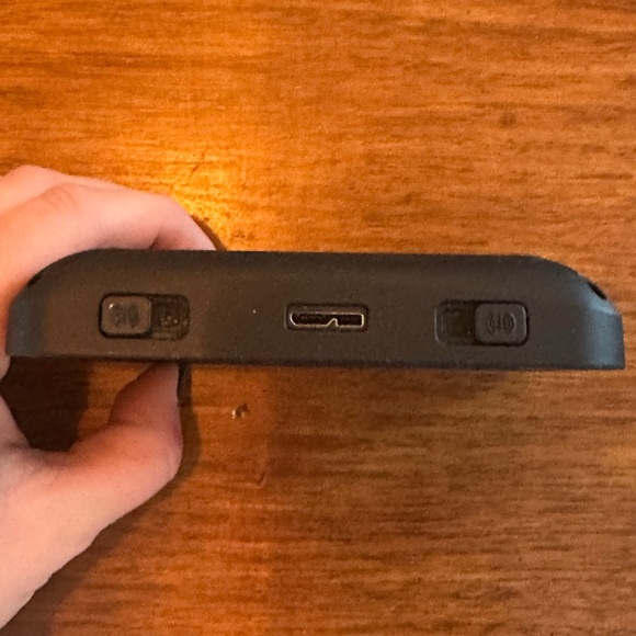 Netgear Mobile WiFi Hotspot - Picture 4 of 8